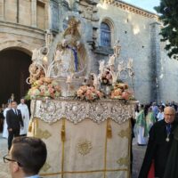 Nuestra Señora de la Aurora llena de oración y cánticos las históricas callejuelas de Ronda