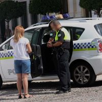 La unidad anticarteristas de la Policía Local detiene a tres ladrones tras robar a una turista más de mil euros