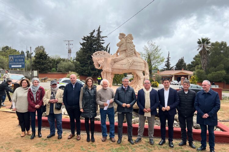 El Camping El Sur inaugura el monumento con el que se inicia la ruta de los viajeros románticos entre Ronda y Gibraltar