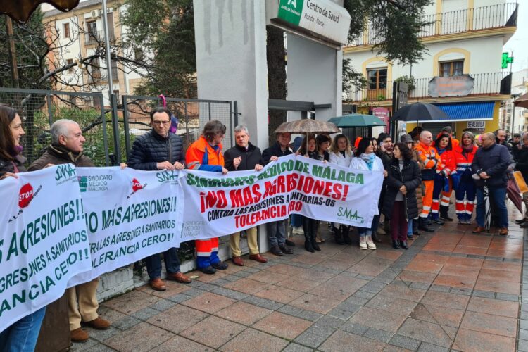 Decenas de personas piden en Ronda que se acaben las agresiones a los sanitarios