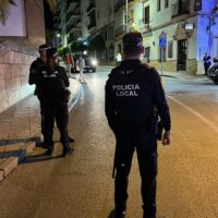 Medio centenar de policías locales vigilarán el centro y el Real durante la Feria