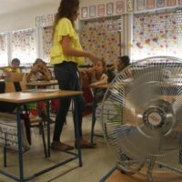 Andalucía permitirá a los colegios e institutos terminar antes las clases por las olas de calor