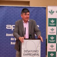 Manuel Pimentel habla a los empresarios rondeños sobre ‘La venganza del campo’