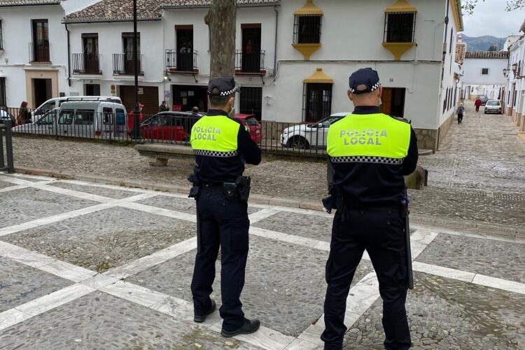 Agentes de la Policía Local detienen, tras una persecución, a un joven que había robado un coche y joyas por valor de 100.000 euros