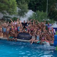 Medio centenar de niños de la provincia participan en la jornada ‘Nada y disfruta en el agua’ en Gaucín