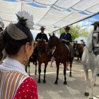 Ronda vive el ecuador de la Feria con gran ambiente en las peñas, caballos en el Real y mucho baile