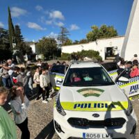 La Policía Local muestra a los escolares rondeños los vehículos y los medios con los que realizan su trabajo