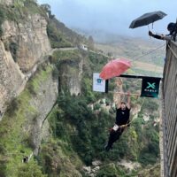 El influencer argentino Gero Arias logra su reto viral al realizar 300 dominadas colgado del Puente Nuevo