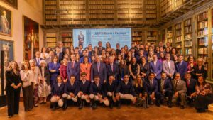 Foto de familia con todos los alumnos reconocidos.