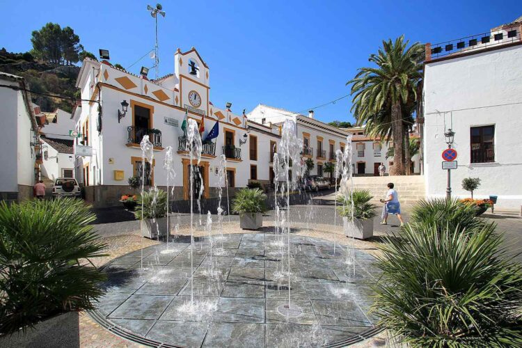 En Montejaque, con menos de mil habitantes, hay más de 20.000 coches matriculados