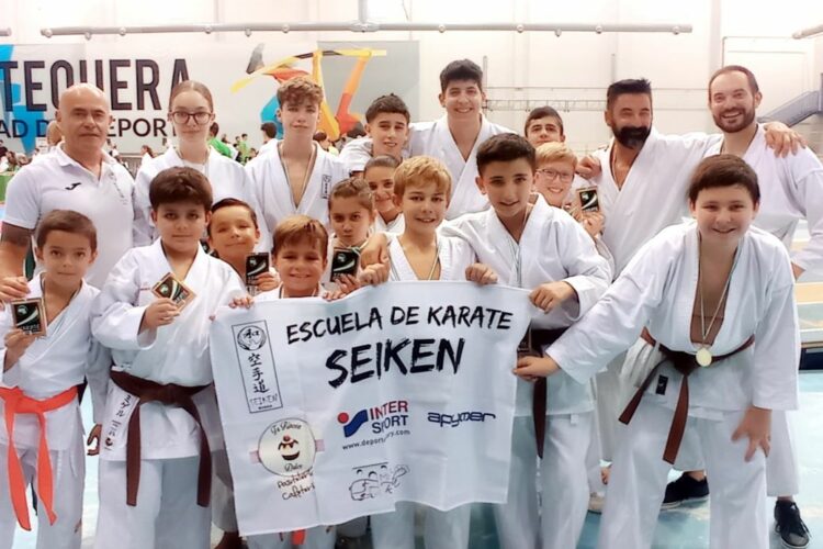 Los alumnos de la Escuela de Kárate Seiken se trajeron 11 medallas del Campeonato de Andalucía Copa Estilos