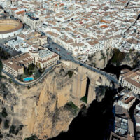 A partir de enero solo podrán circular por la arteria principal de la ciudad los vehículos censados en Ronda