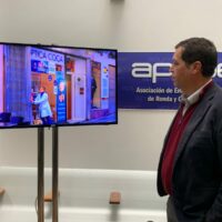 Apymer anima a los rondeños a realizar sus compras navideñas en los comercios locales