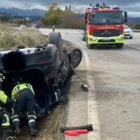 Dos personas resultan heridas tras volcar su coche a la salida de Ronda en la carretera A-367