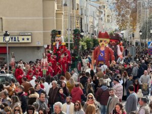 Miles de personas han llenado las calles.