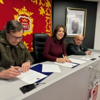 El Ayuntamiento firma un convenio con los propietarios de la Casa Rúa para crear un parque público frente a las cornisas del Tajo