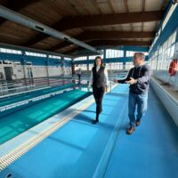 La piscina cubierta abre sus puertas tras la instalación de una nueva deshumectadora