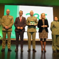 Los 101 kilómetros en 24 horas de la Legión recibe una de las ‘Banderas de Andalucía’