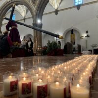 Miles de rondeños cumplen con la tradición y bajan a Padre Jesús para besar los pies del ‘Señor de Ronda’