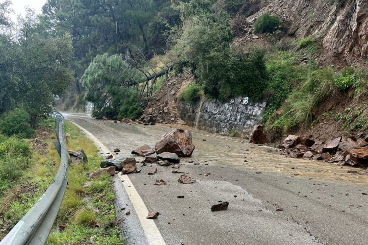 La Diputación restablece la circulación en todas las carreteras de la Serranía que se vieron afectadas por el temporal